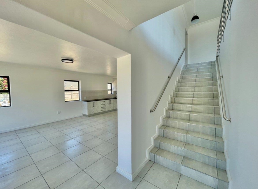 5 Bedroom Property for Sale in Wavecrest Eastern Cape